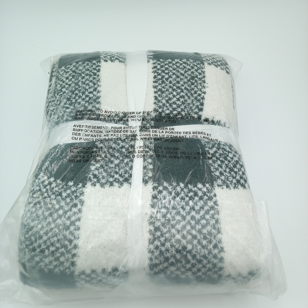 Nordstrom Green Gables Plaid Throw Blanket 50×60 100% Polyester NWT - Picture 3 of 3